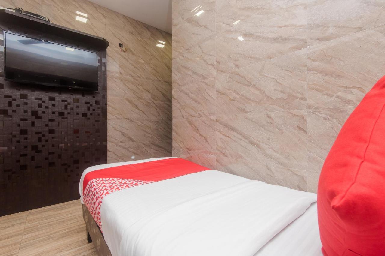Hotel Vaccinated Staff - Oyo 22055 Dadar Residency Mumbai Exterior foto