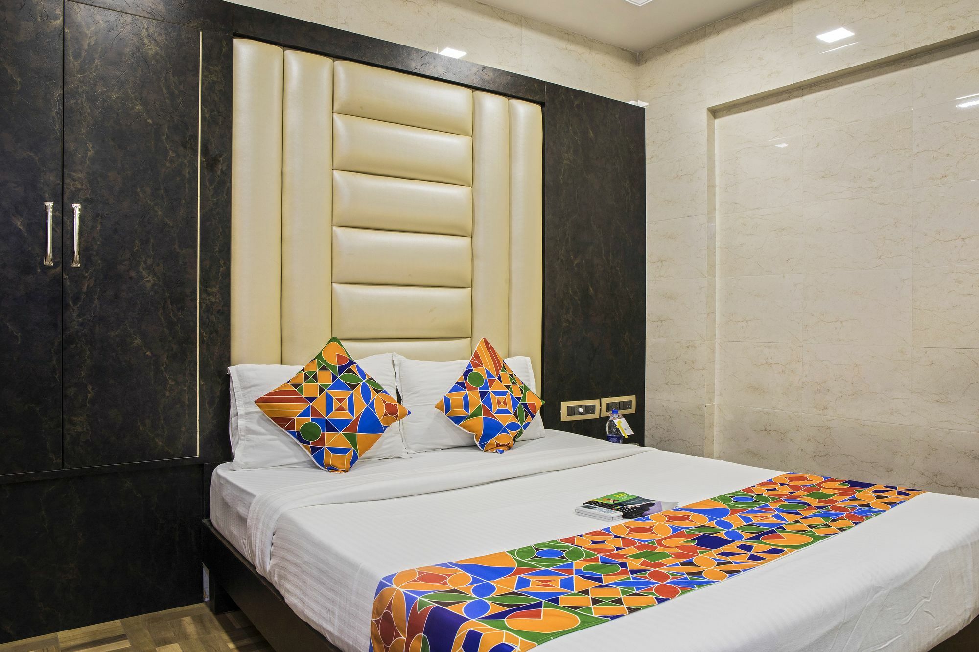 Hotel Vaccinated Staff - Oyo 22055 Dadar Residency Mumbai Exterior foto