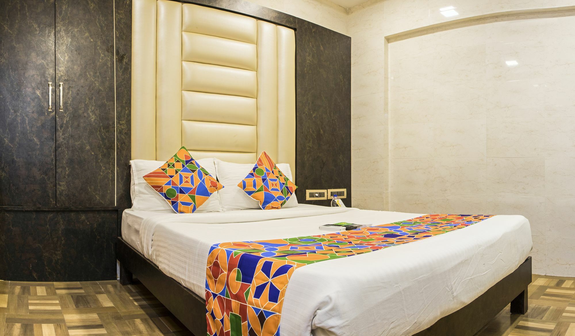 Hotel Vaccinated Staff - Oyo 22055 Dadar Residency Mumbai Exterior foto